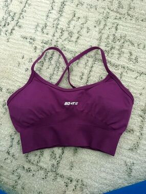 Seamless Crisscross Sports Bra in Deep Purple